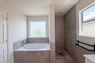 2711 Skyview Trace Ct, Houston, TX 77047 - Photo 17