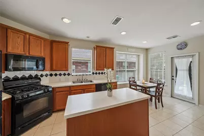 122 W Russet Grove Circle, The Woodlands, TX 77384 - Photo 9