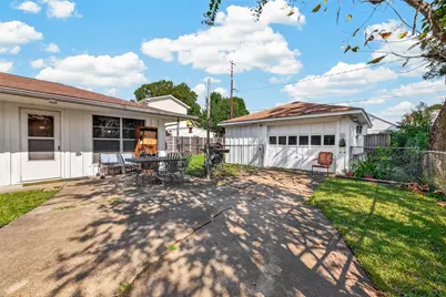 6655 Wildwood Way, Houston, TX 77023 - Photo 23