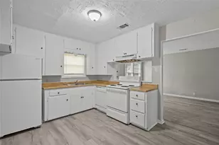 411 Forrest St, Baytown, TX 77520 - Photo 5