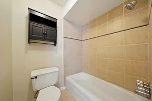 10666 Hazelhurst Dr, Houston, TX 77043 - Photo 11