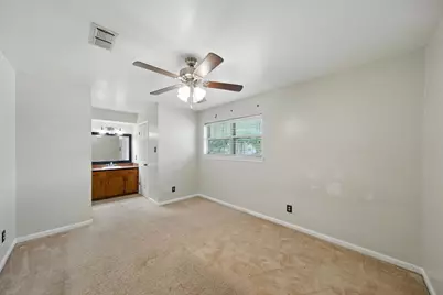 10666 Hazelhurst Drive #22, Houston, TX 77043 - Photo 9