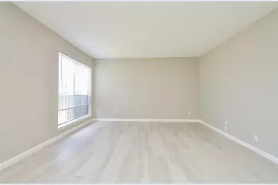 1950 Spenwick Drive #302, Houston, TX 77055 - Photo 5