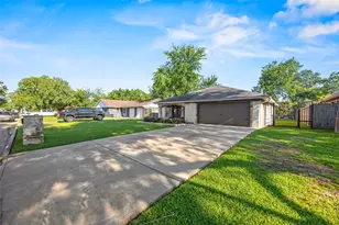 12614 Barbizon Dr, Houston, TX 77089 - Photo 5