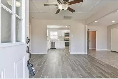 927 W 10th Street, Freeport, TX 77541 - Photo 3