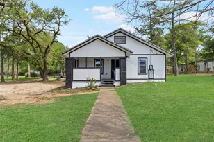 725 S Washington Ave, Livingston, TX 77351 - Photo 1