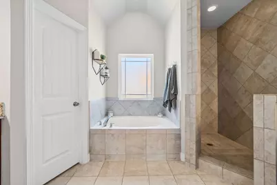 9706 Suffolk Downs Drive, Mont Belvieu, TX 77523 - Photo 21