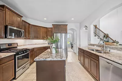 9706 Suffolk Downs Drive, Mont Belvieu, TX 77523 - Photo 15