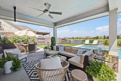 9706 Suffolk Downs Drive, Mont Belvieu, TX 77523 - Photo 37