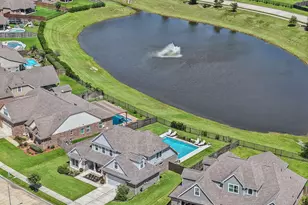 9706 Suffolk Downs Dr, Mont Belvieu, TX 77523 - Photo 1