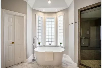 63 N Windsail Place, The Woodlands, TX 77381 - Photo 35