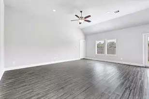 10329 S Goshawk Trl, Conroe, TX 77385 - Photo 11