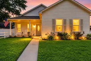 64 Borondo Pines, La Marque, TX 77568 - Photo 1