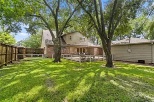 10738 Cedar Creek Dr, Houston, TX 77042 - Photo 27