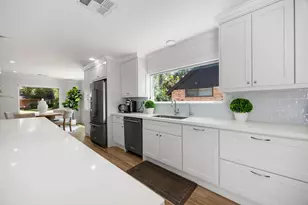 1823 Nocturne Ln, Houston, TX 77043 - Photo 9