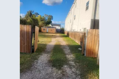 320 Thornton Road, Houston, TX 77018 - Photo 1