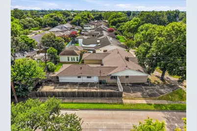 5762 Birdwood Road, Houston, TX 77096 - Photo 49