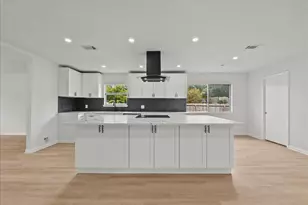 5762 Birdwood Rd, Houston, TX 77096 - Photo 9