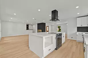 5762 Birdwood Rd, Houston, TX 77096 - Photo 11