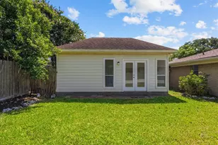5762 Birdwood Rd, Houston, TX 77096 - Photo 35