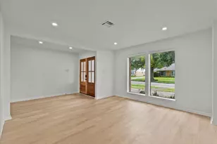 5762 Birdwood Rd, Houston, TX 77096 - Photo 5