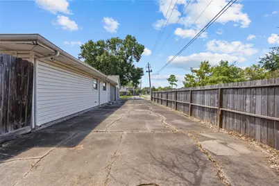 5762 Birdwood Road, Houston, TX 77096 - Photo 47