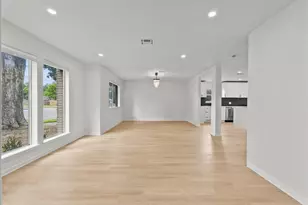 5762 Birdwood Rd, Houston, TX 77096 - Photo 3
