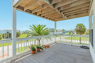 25138 Intrepid Ln, Galveston, TX 77554 - Photo 9