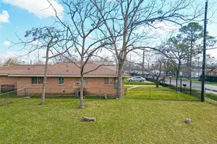 7902 Pointer St, Houston, TX 77016 - Photo 3