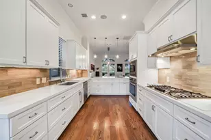 1110 Lake Pointe Pkwy, Sugar Land, TX 77478 - Photo 9