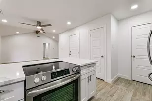 408 Christina Ln, Friendswood, TX 77546 - Photo 11