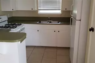 2017 W Sidnor St, Alvin, TX 77511 - Photo 5