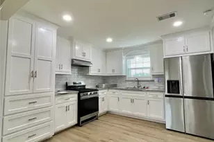 817 N Chenango St, Angleton, TX 77515 - Photo 5