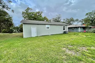 817 N Chenango St, Angleton, TX 77515 - Photo 17