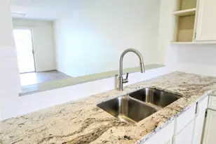 500 Tiki Dr, Tiki Island, TX 77554 - Photo 9