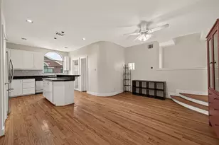 9829 Madeline Alyssa Ct, Houston, TX 77025 - Photo 9