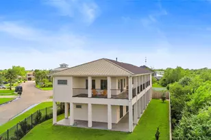 202 Debbie Ln, San Leon, TX 77539 - Photo 5