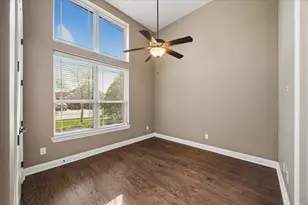 323 W Bend Dr, League City, TX 77573 - Photo 3