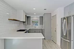 8331 Waterbury Dr, Houston, TX 77055 - Photo 17