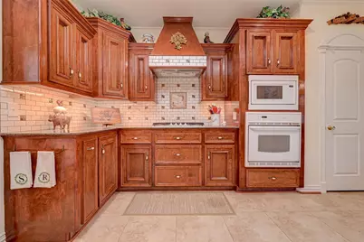 715 Somerset Street, Conroe, TX 77302 - Photo 3