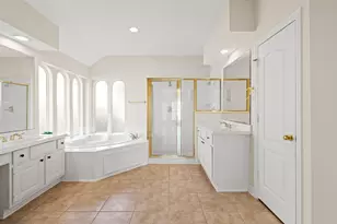 5819 Brook Bend Dr, Sugar Land, TX 77479 - Photo 33