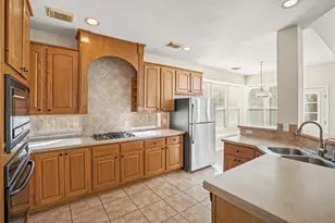 5819 Brook Bend Dr, Sugar Land, TX 77479 - Photo 23