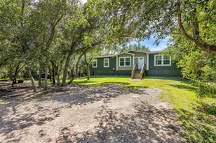 734 13th St, Dickinson, TX 77539 - Photo 1