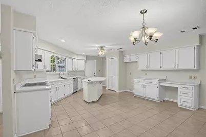 201 Prince Of Wales Street, Conroe, TX 77304 - Photo 5
