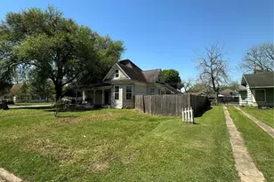 1045 8th St, Hempstead, TX 77445 - Photo 5