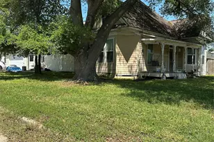 1045 8th St, Hempstead, TX 77445 - Photo 3