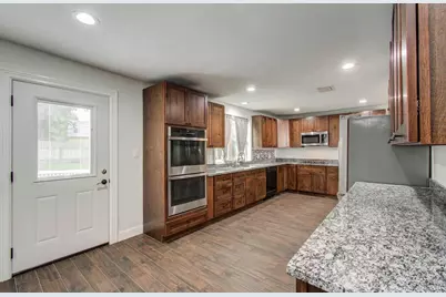 536 Robert E Lee Drive, Conroe, TX 77302 - Photo 5