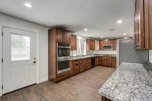 536 Robert E Lee Dr, Conroe, TX 77302 - Photo 5