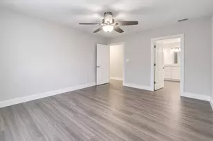 536 Robert E Lee Dr, Conroe, TX 77302 - Photo 19