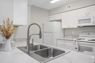 250 El Dorado Boulevard #205, Webster, TX 77598 - Photo 5